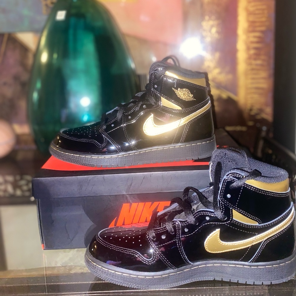 Air Jordan High Retro OG GS Black Metallic Gold